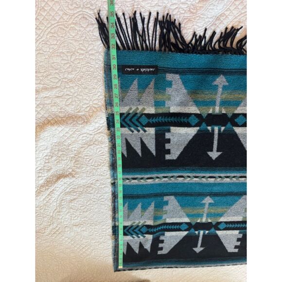 Sackcloth & Ashes Southwestern Aztec print blanket. - Picture 5 of 5
